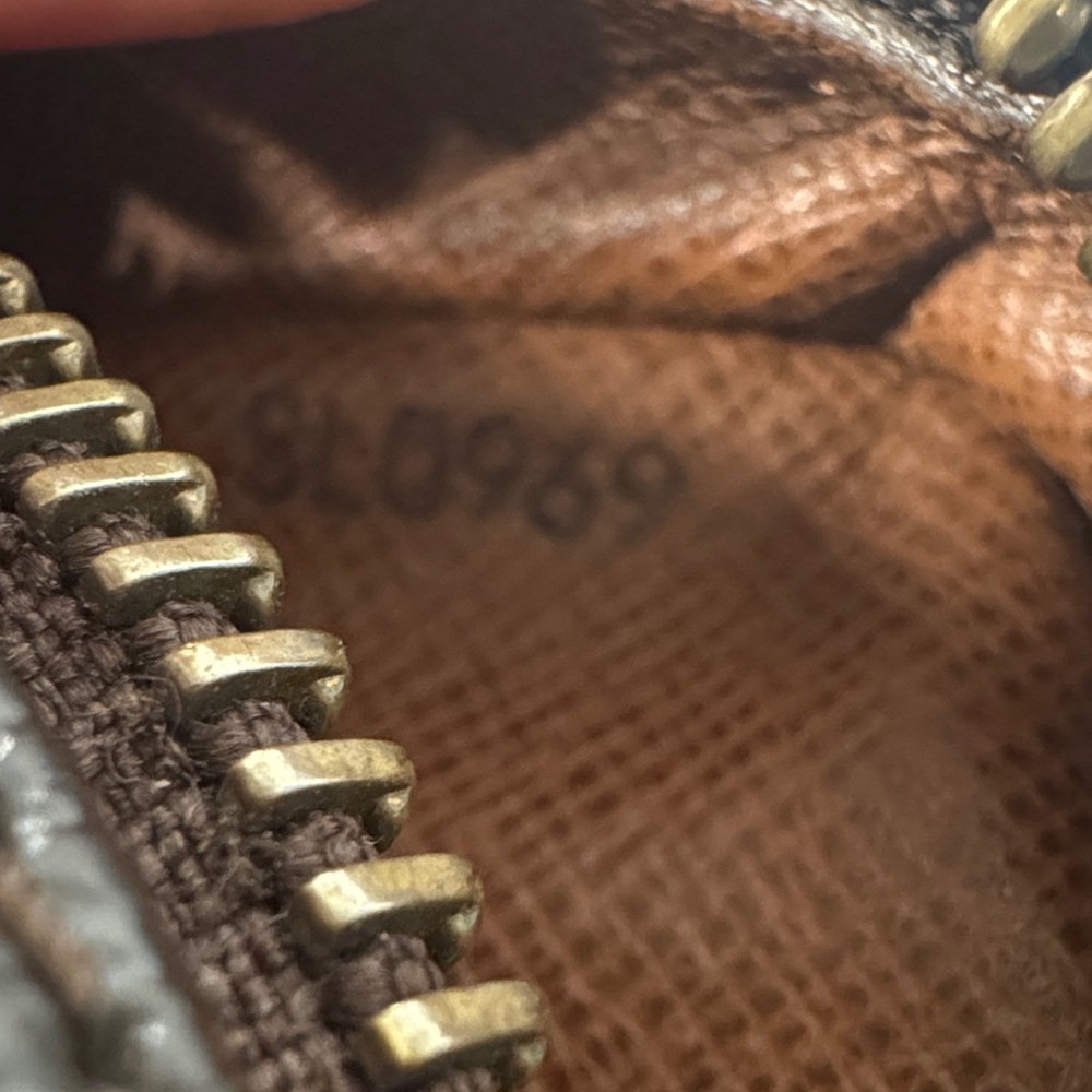 Louis Vuitton Pochette Marley Bandoulière – Monogram - tear near zipper & strap - Picture 12 of 15